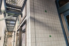 043