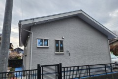 125