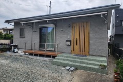 230